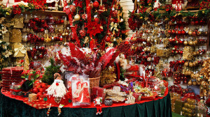 800px-Inside_a_christmas_shop