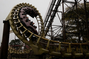 800px-Corkscrew_(Alton_Towers)_01