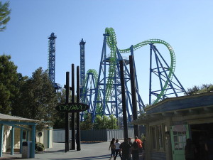 Déjà_Vu_roller_coaster_at_Six_Flags_Magic_Mountain
